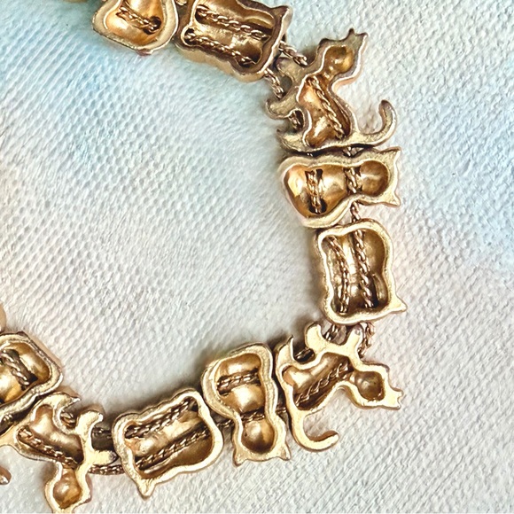 70’s Avon Gold Cat Charm Bracelet Rare - Picture 5 of 9